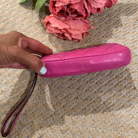 Vera Bradley Wristlet 💋💄 - Picture 6 of 13